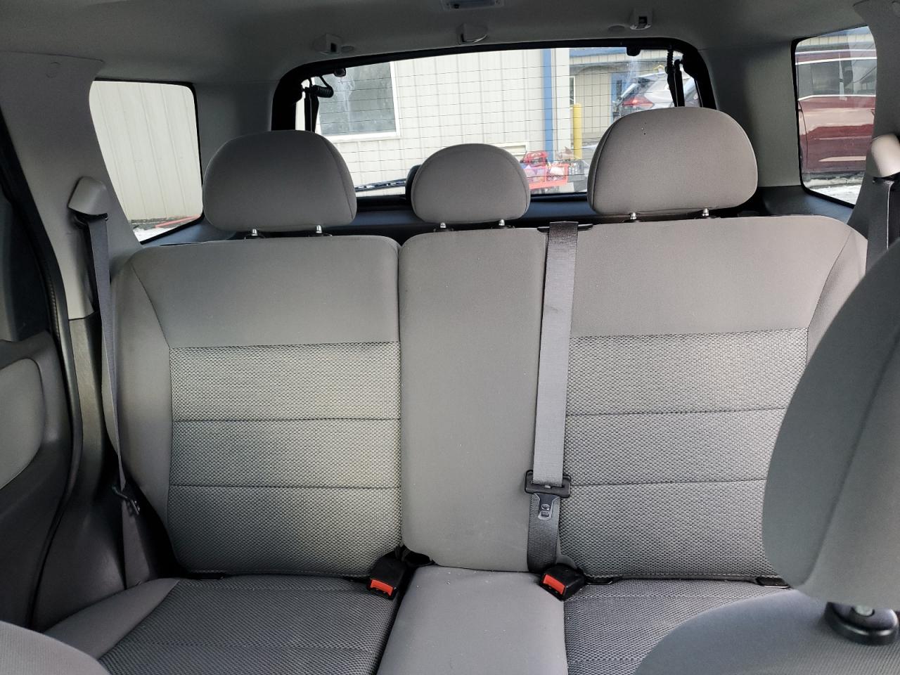 2005 Ford Escape - Image 10