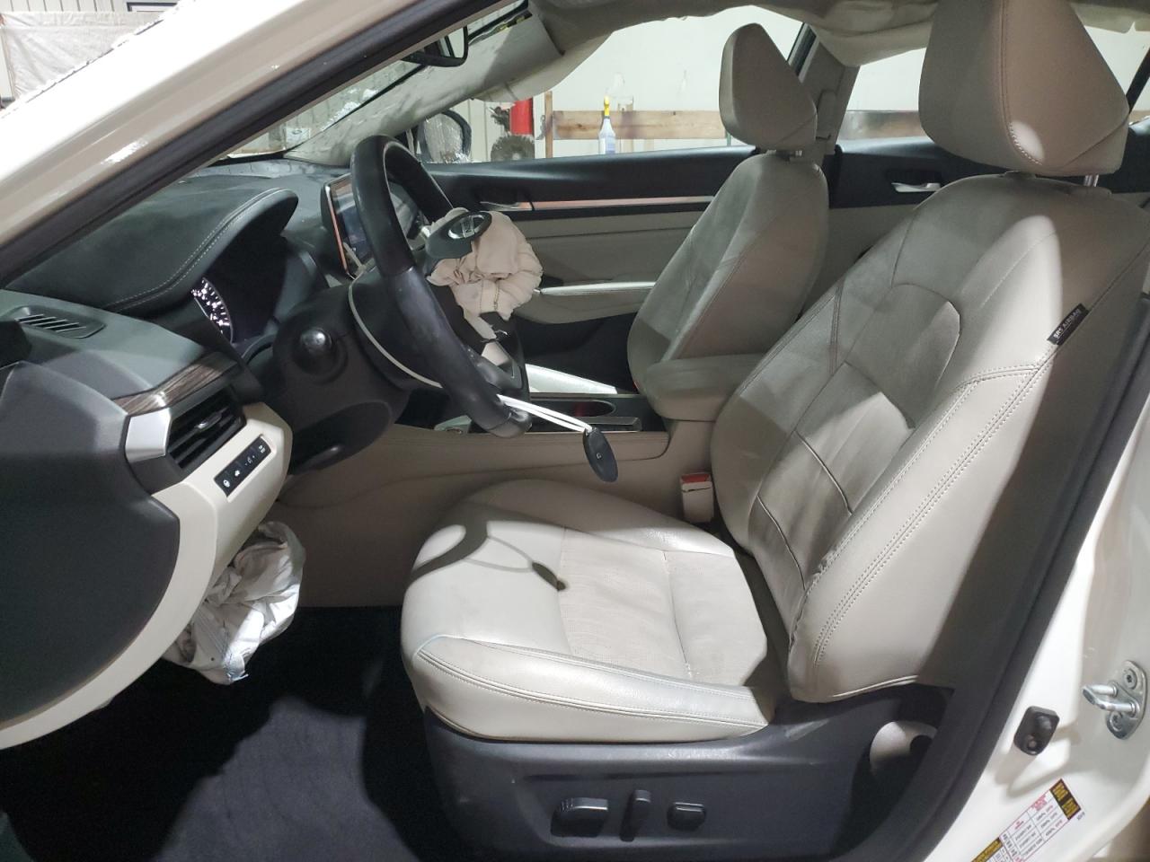 2019 Nissan Altima - Image 7