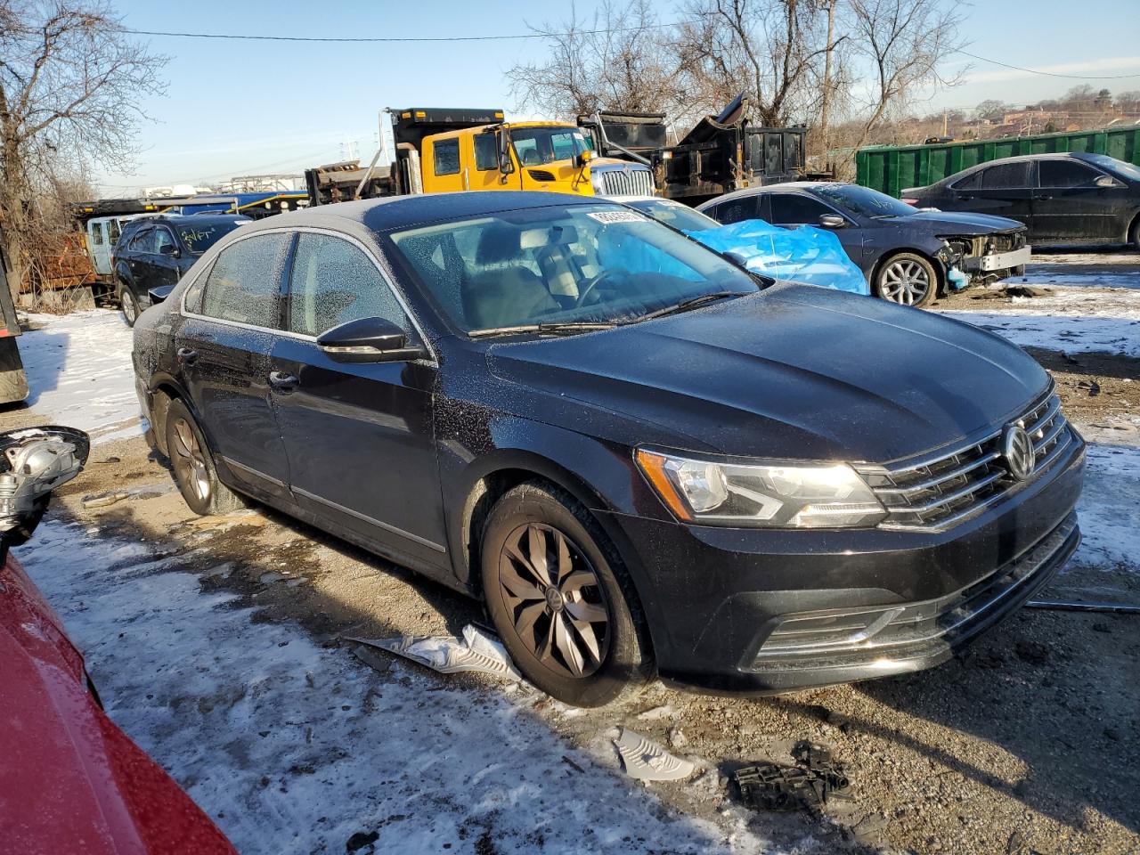 2017 Volkswagen Passat - Image 4