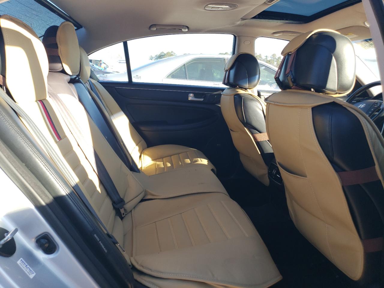 2012 Hyundai Genesis - Image 10