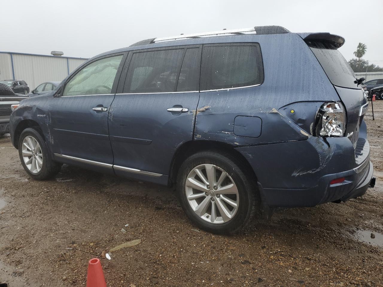 2013 Toyota Highlander - Image 2