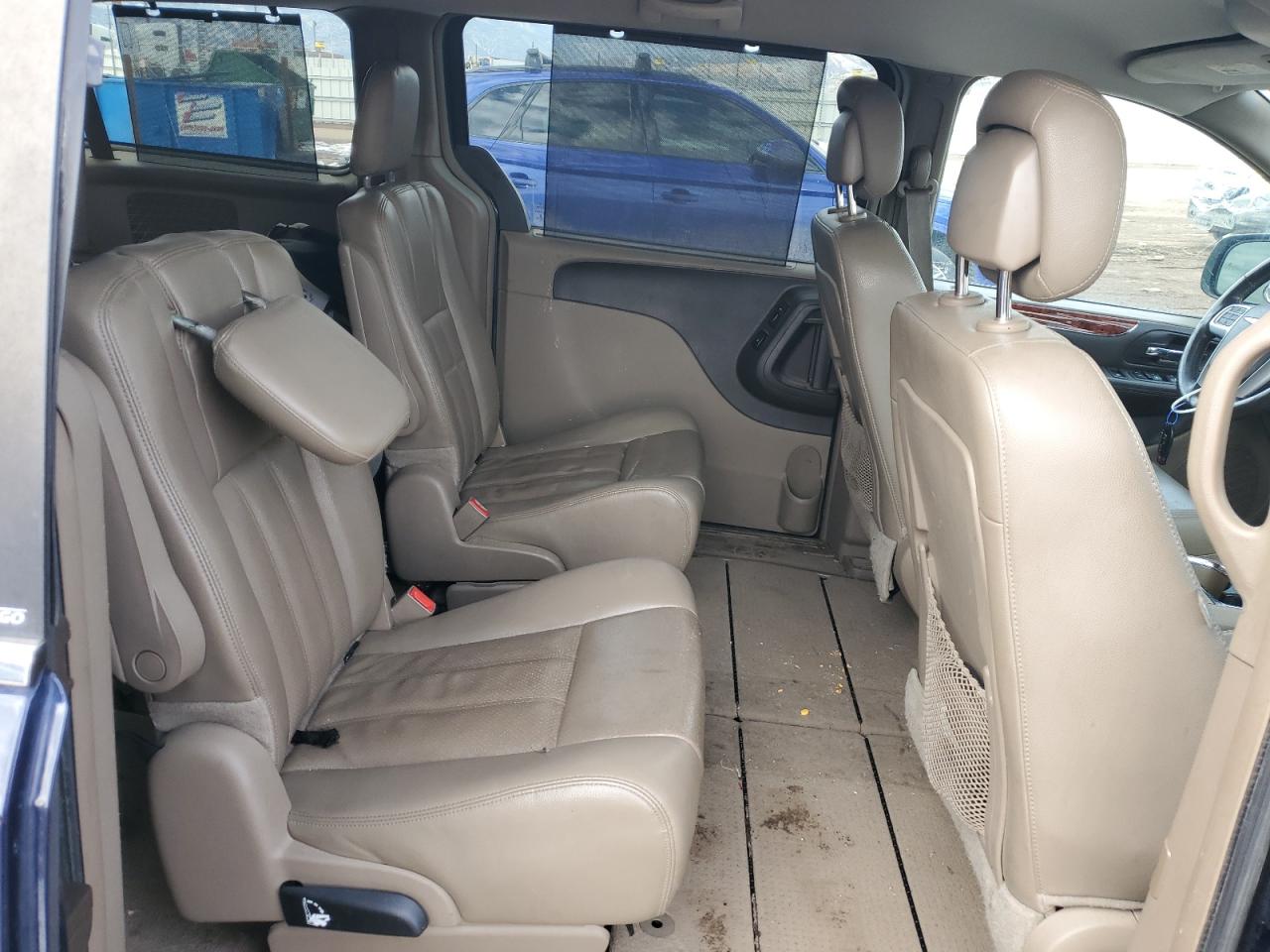 2013 Chrysler Town & Country - Image 11