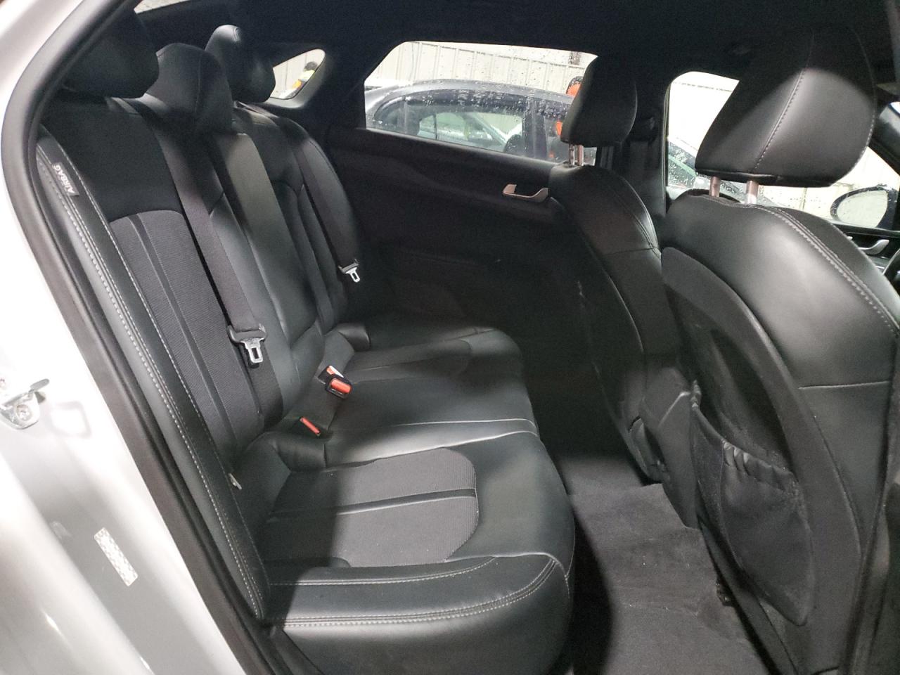 2022 Kia K5 - Image 10