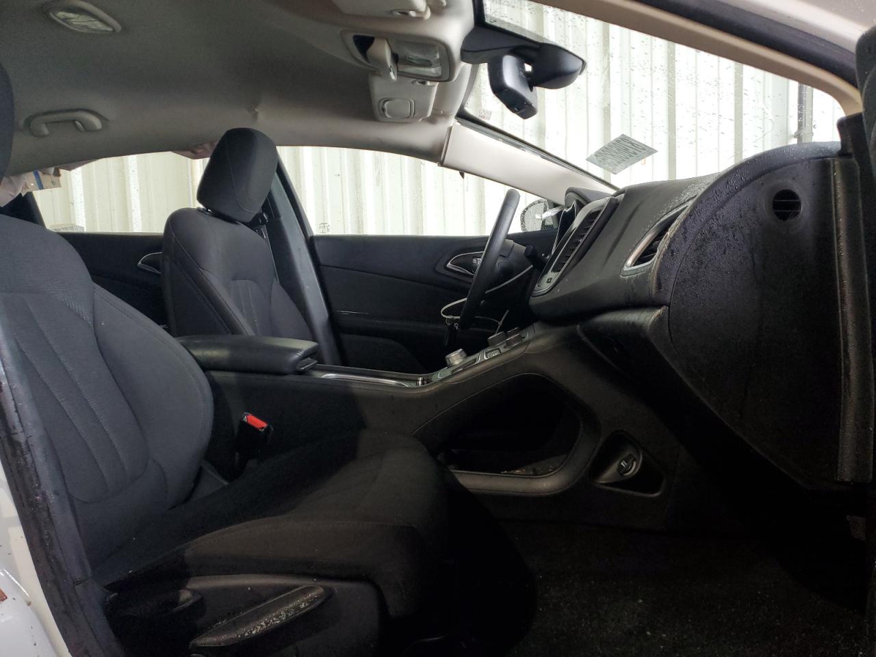 2016 Chrysler 200 - Image 7