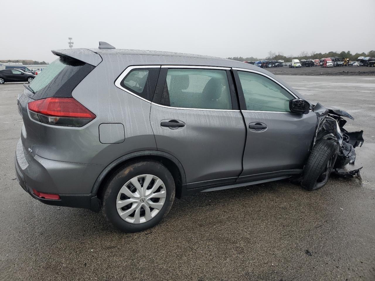 2018 Nissan Rogue - Image 3
