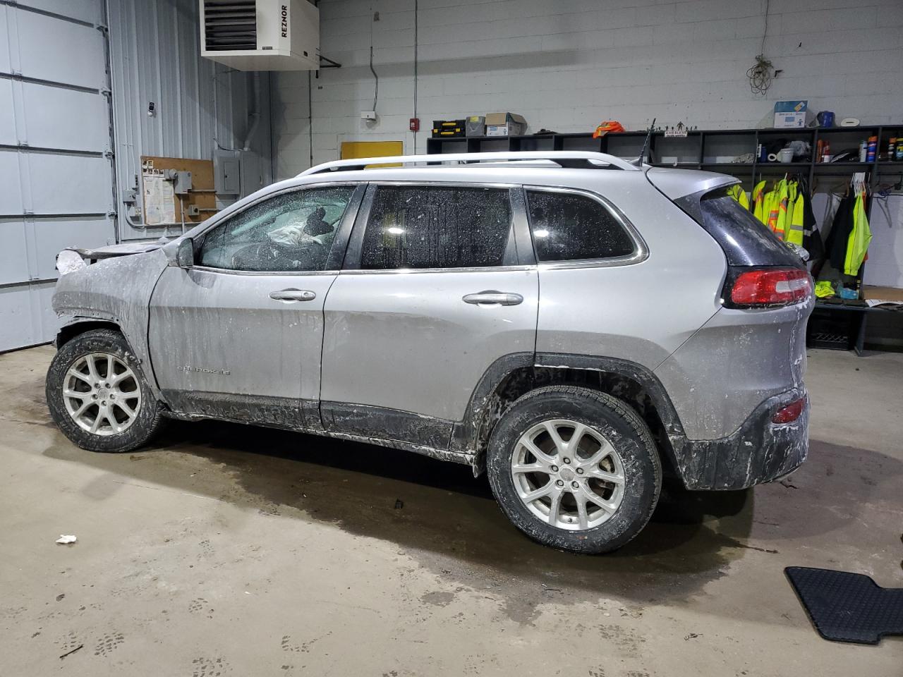 2016 Jeep Grand Cherokee - Image 2