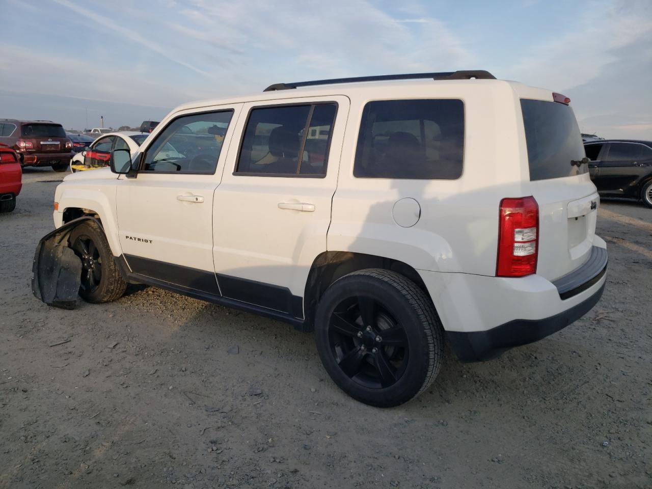 2015 Jeep Liberty (Patriot) - Image 2