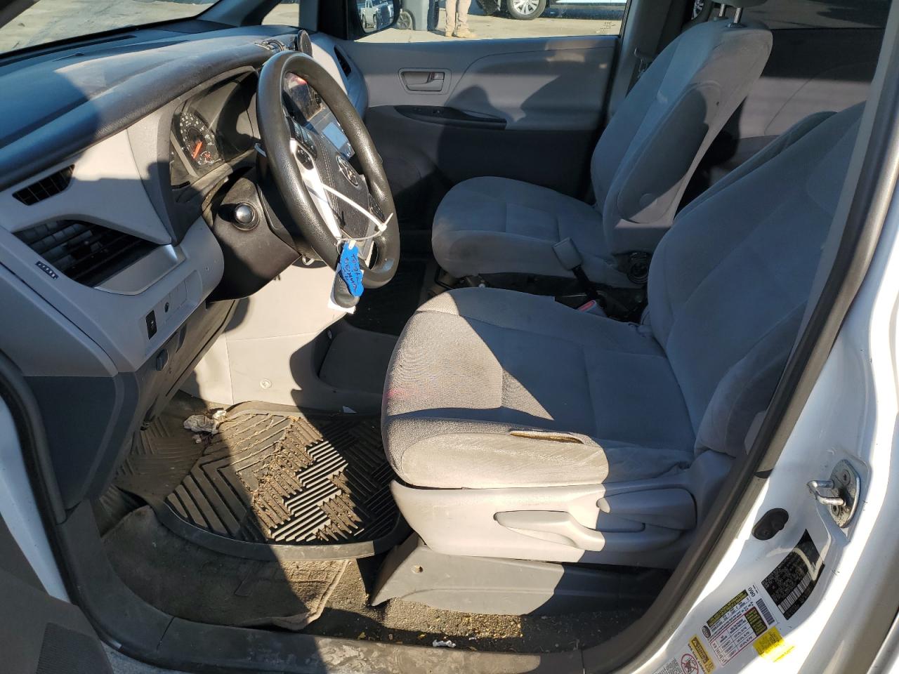 2015 Toyota Sienna - Image 7