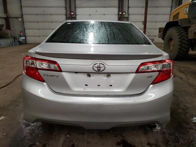  TOYOTA CAMRY 2014 Srebrny