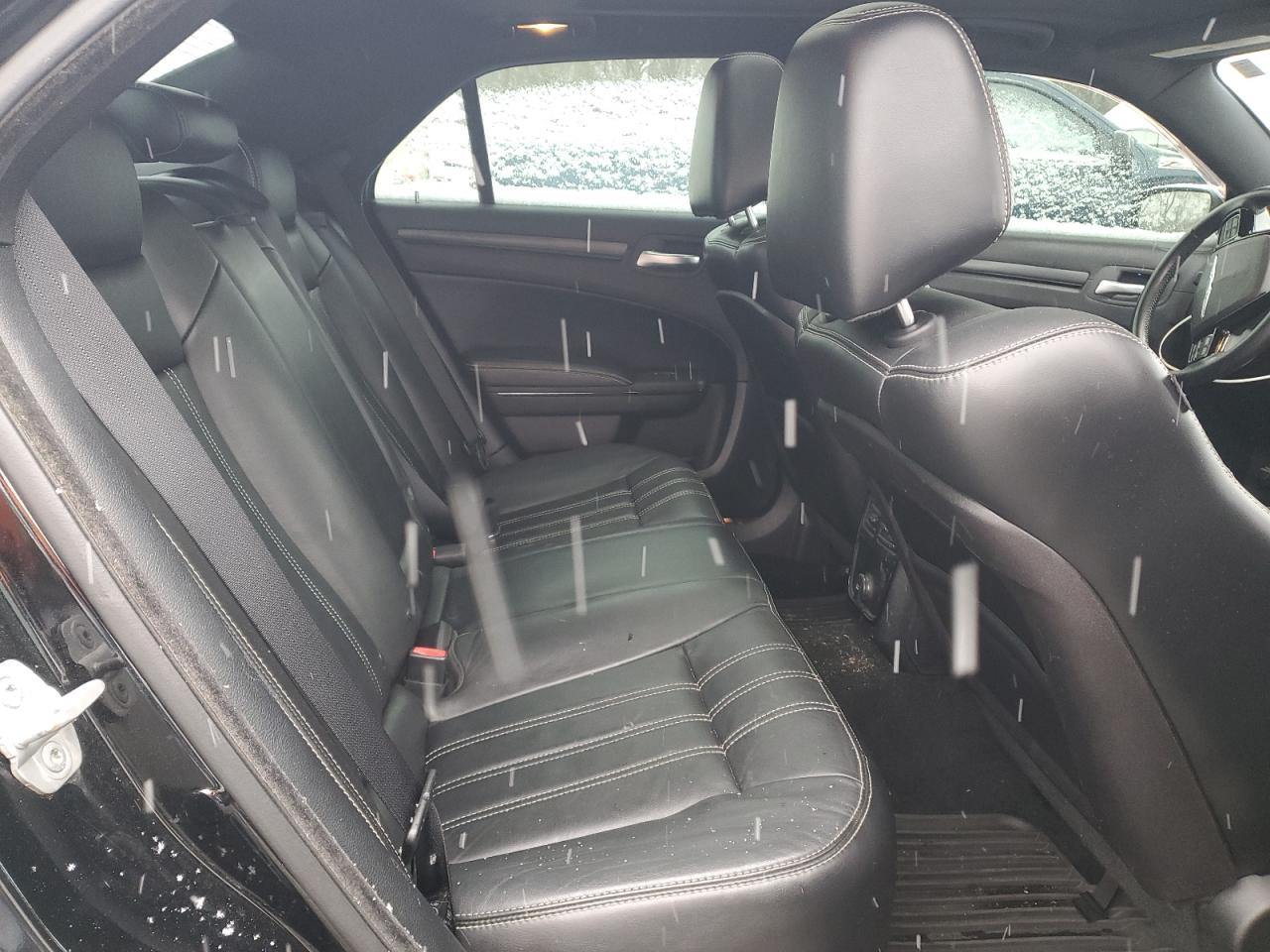 2013 Chrysler 300 - Image 10