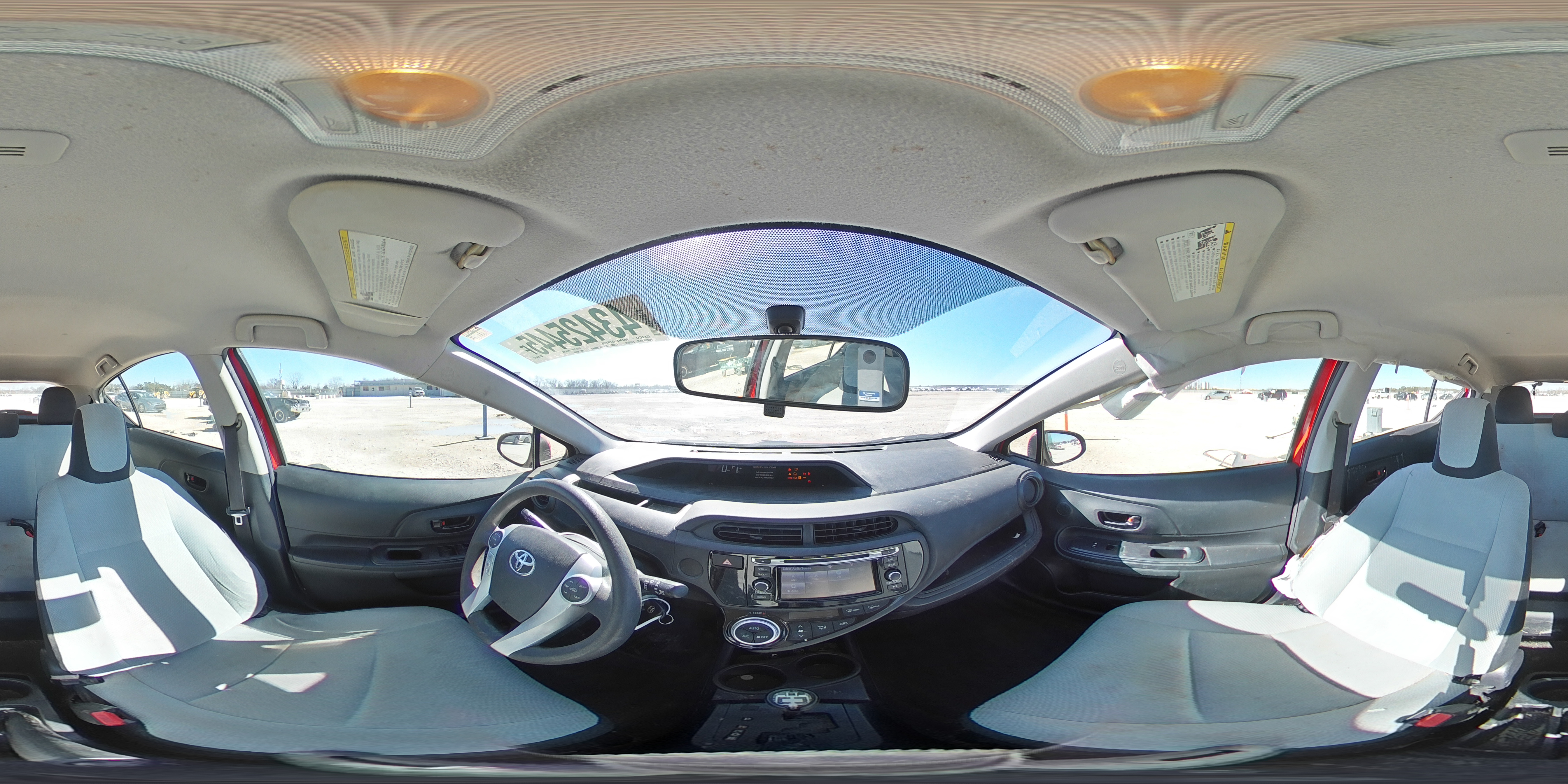 2015 Toyota Prius - Image 13