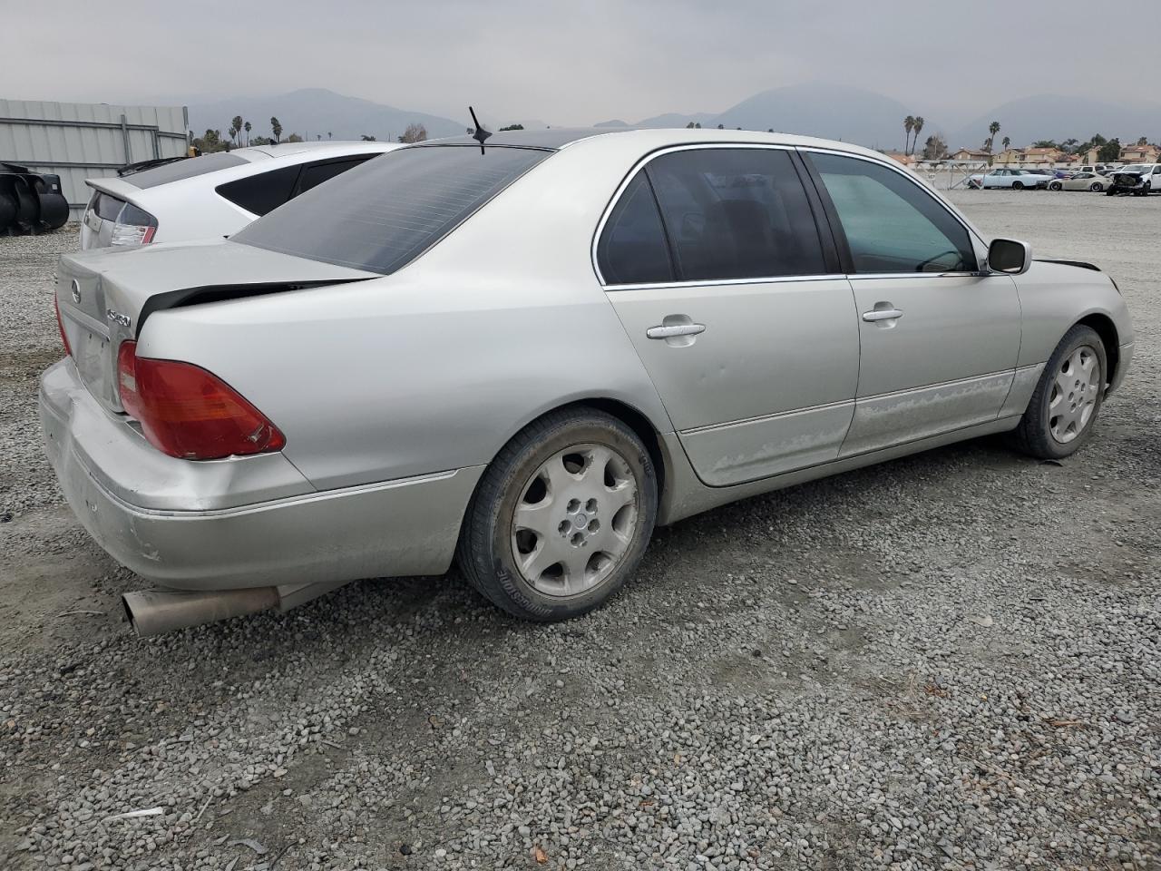 2001 Lexus LS - Image 3