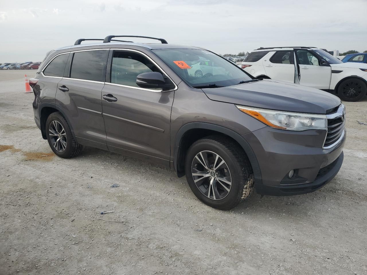 2016 Toyota Highlander - Image 4