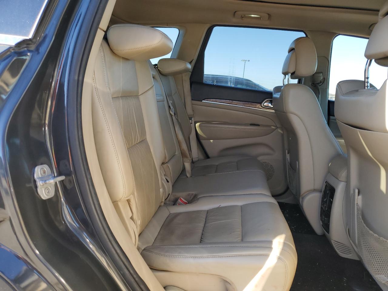 2011 Jeep Grand Cherokee - Image 11