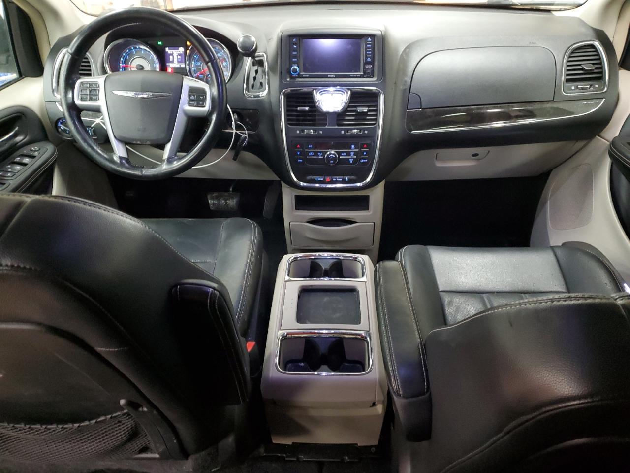 2012 Chrysler Town & Country - Image 8