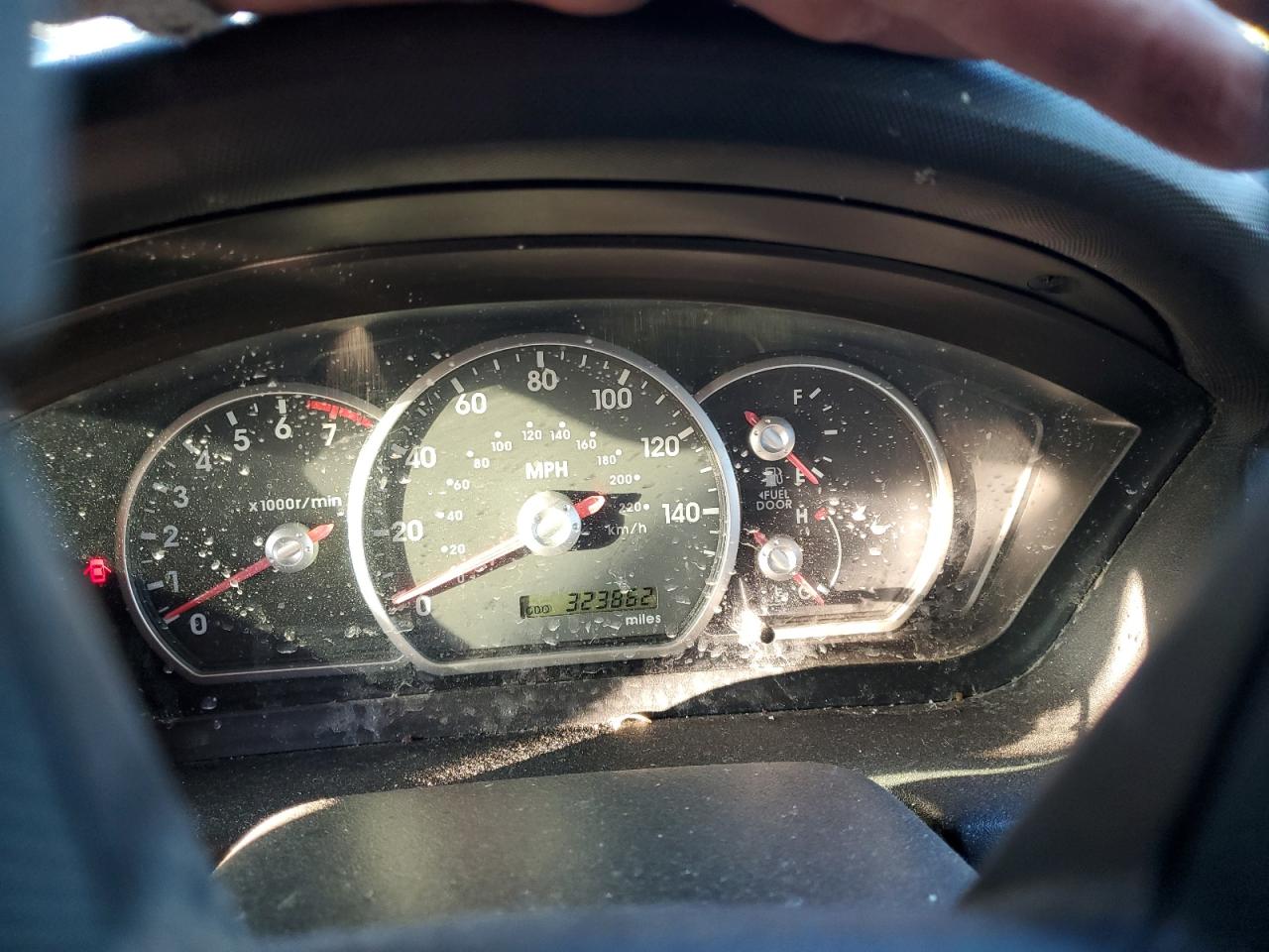 2004 Mitsubishi Galant - Image 9