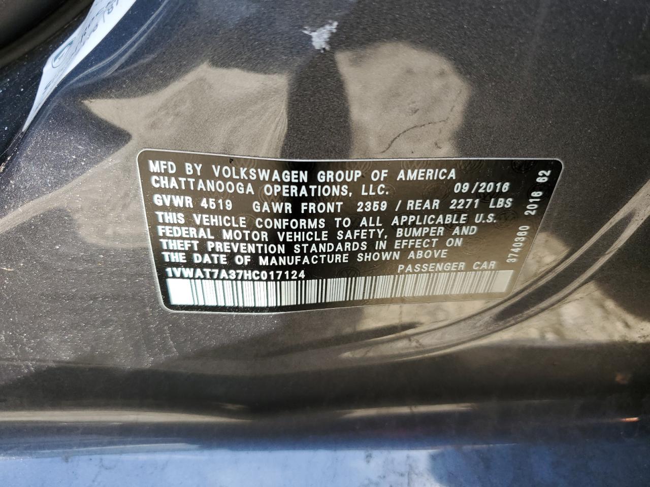 2017 Volkswagen Passat - Image 12