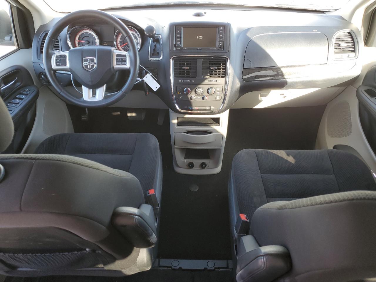 2017 Dodge Caravan - Image 8