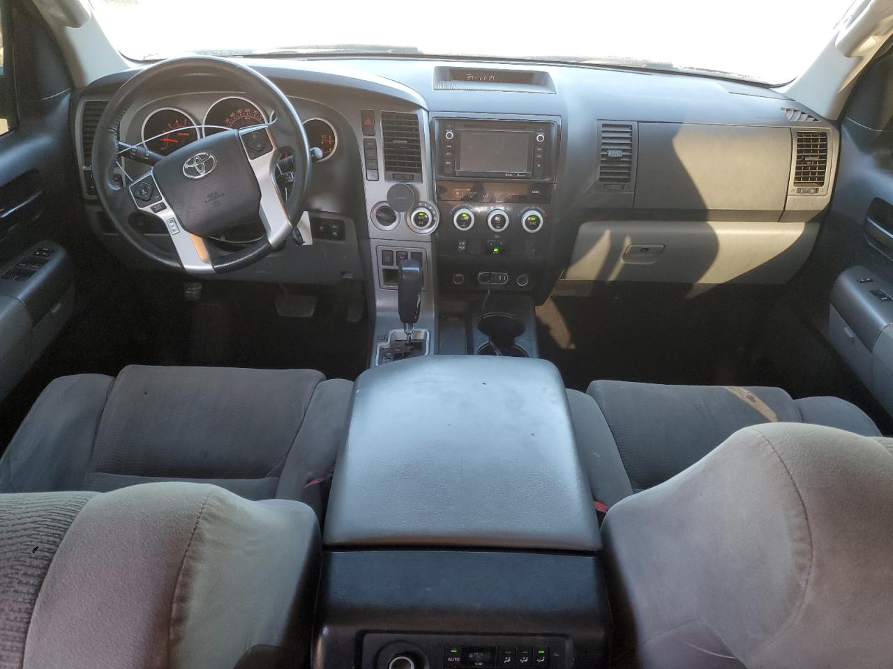 2015 Toyota Sequoia - Image 8