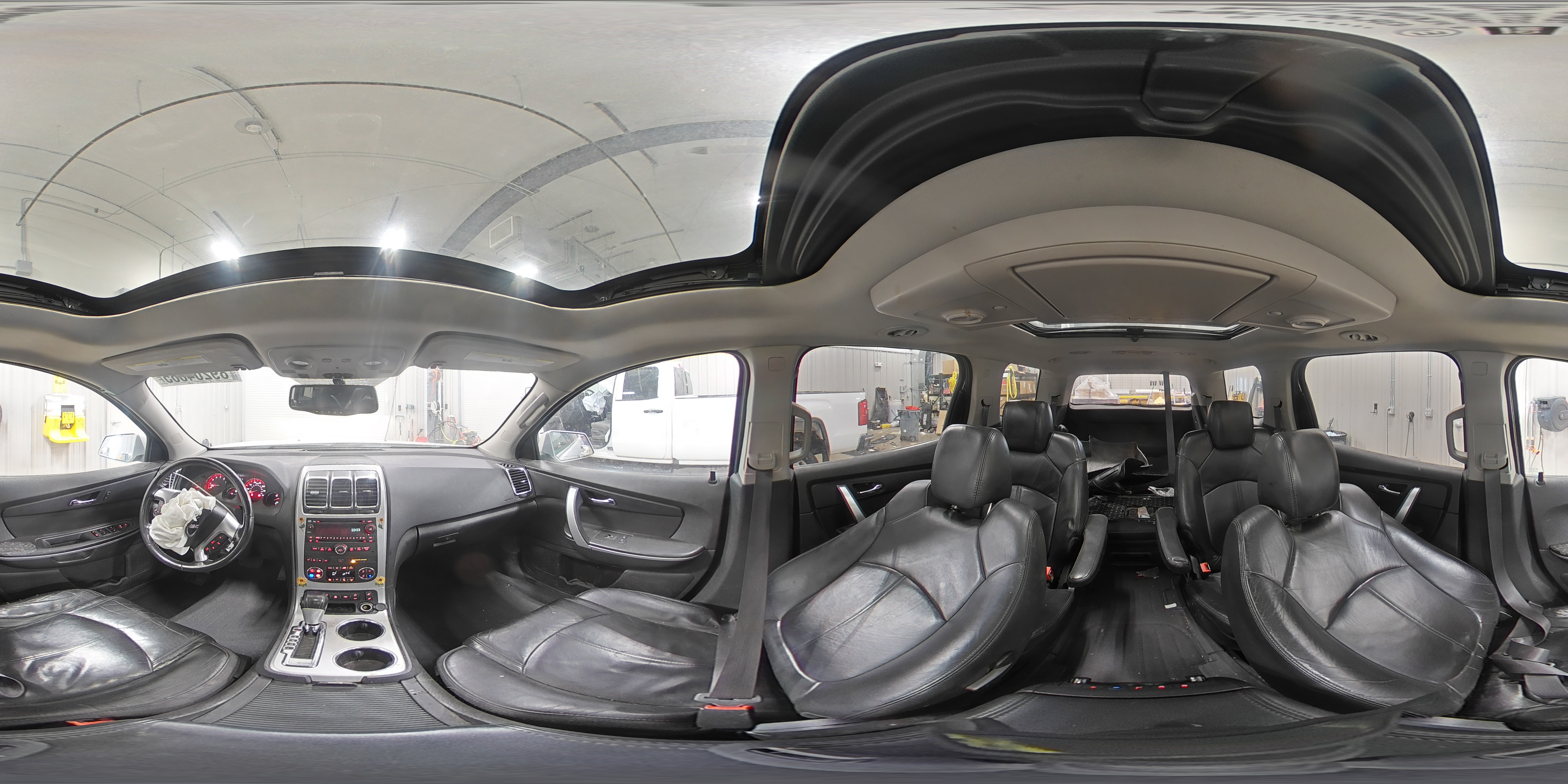 2010 GMC Acadia - Image 13