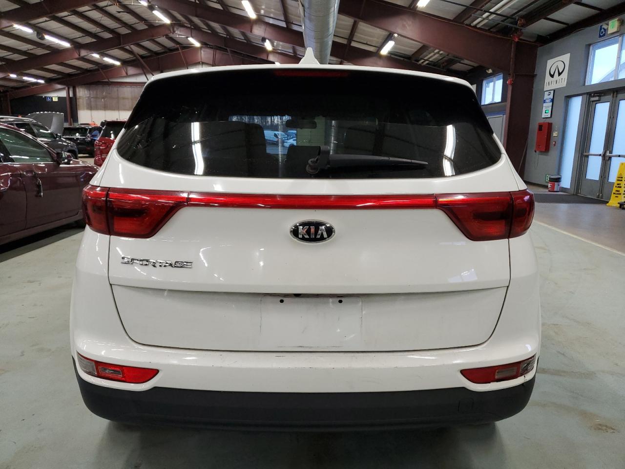 VIN KNDPMCAC7J7438830 2018 KIA SPORTAGE no.6