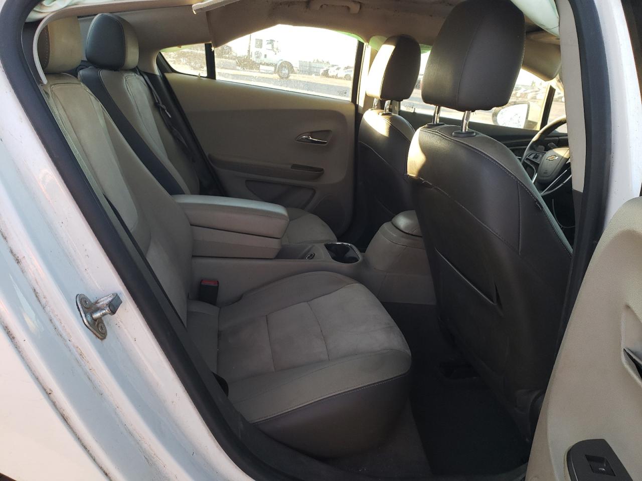 2014 Chevrolet Volt - Image 10