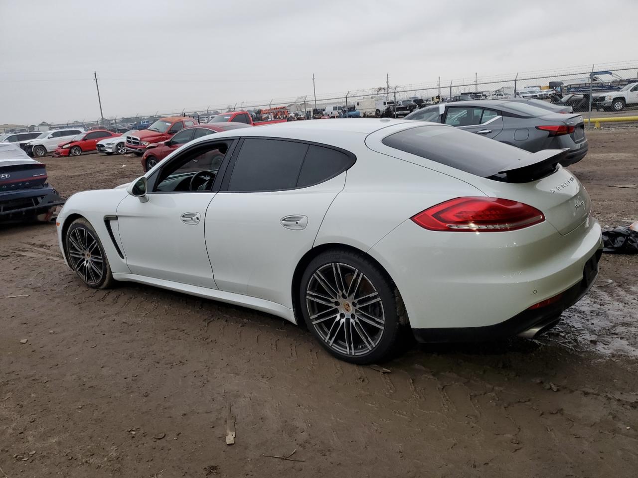 2016 Porsche Panamera - Image 2