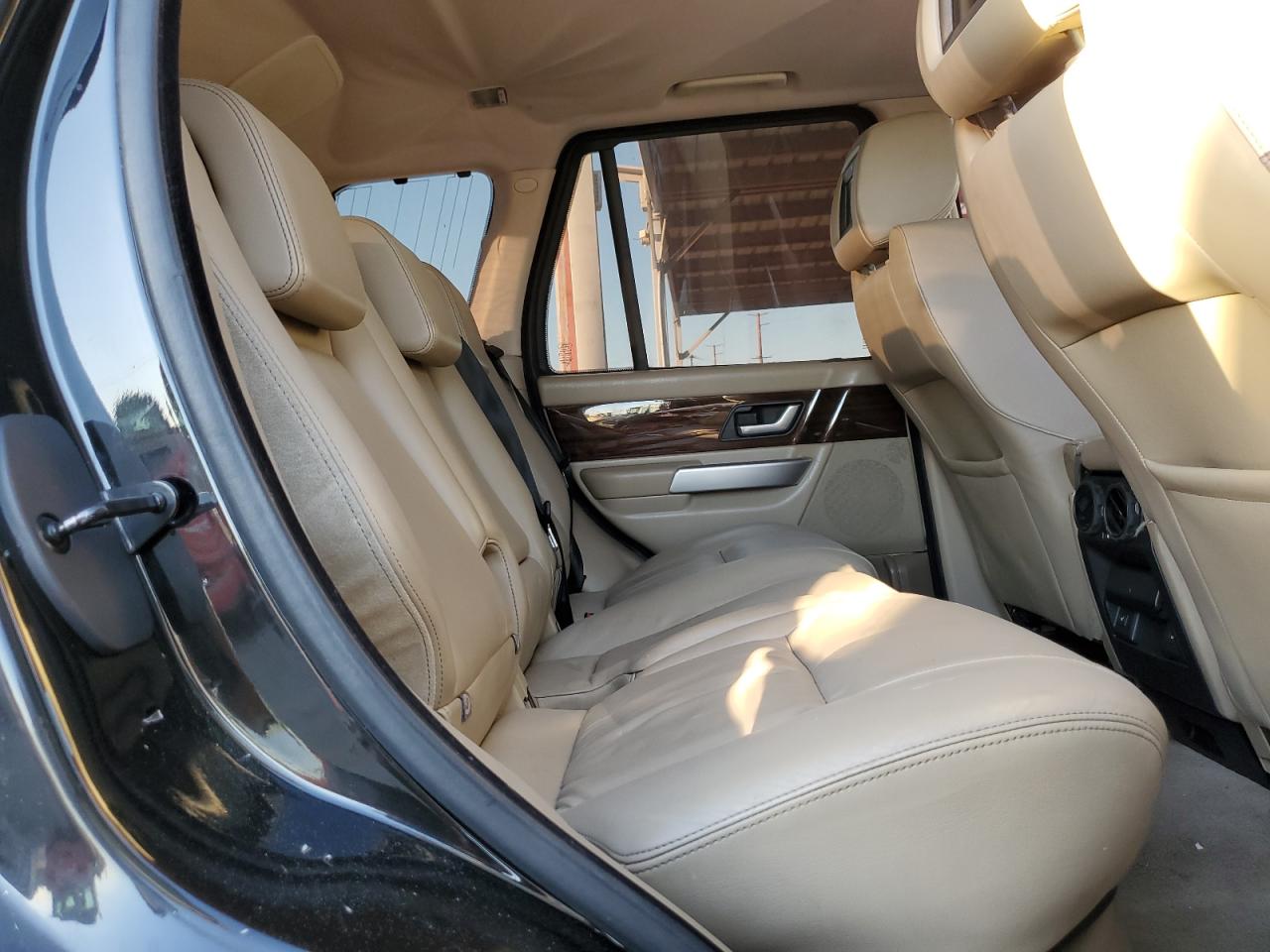 2009 Land Rover Range Rover - Image 11