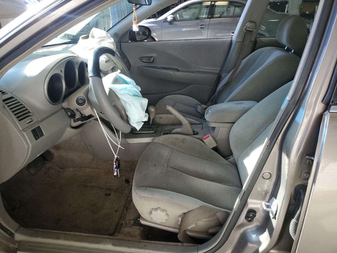 2004 Nissan Altima - Image 7