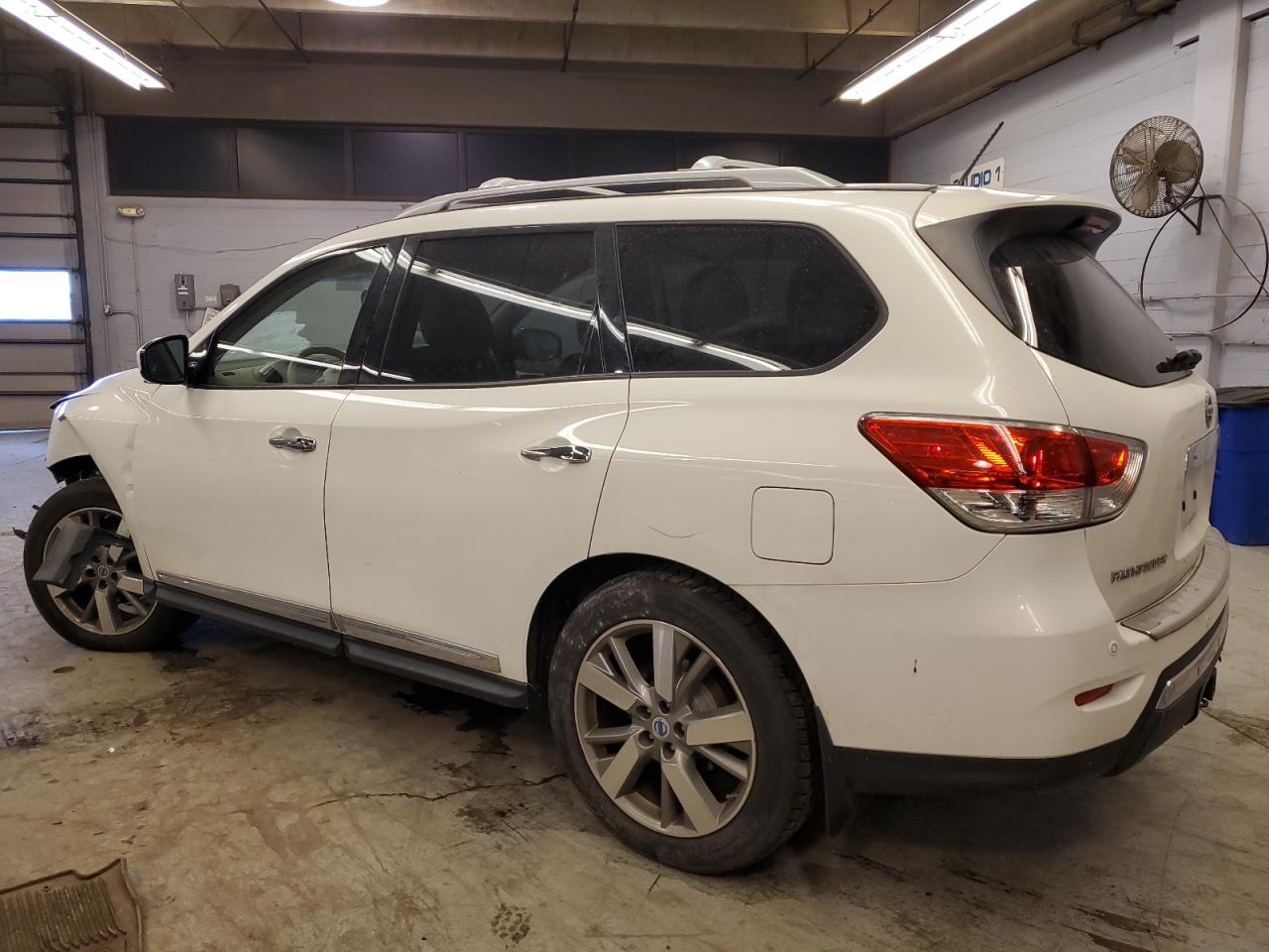 2013 Nissan Pathfinder - Image 2