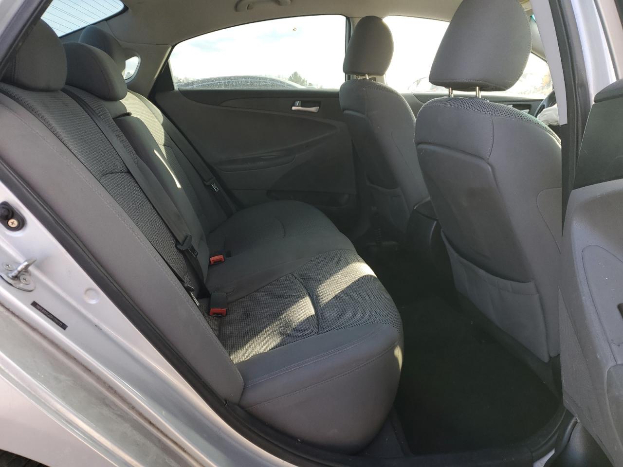 2011 Hyundai Sonata - Image 10