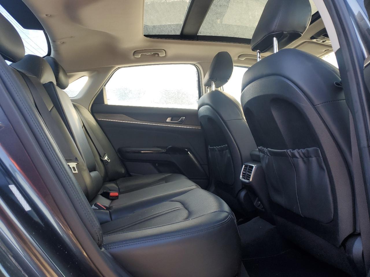2022 Kia K5 - Image 10