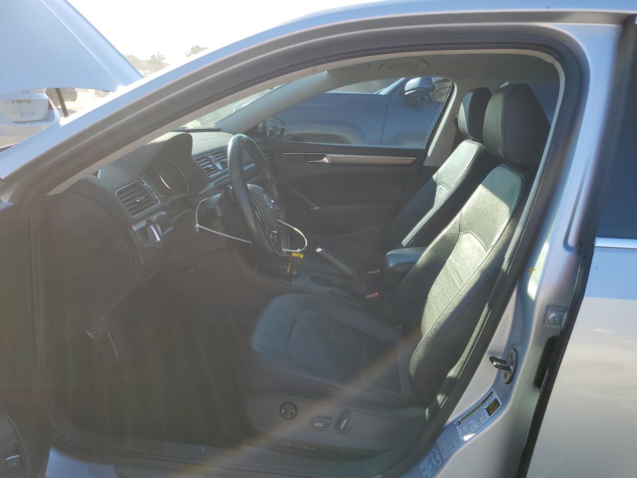 2017 Volkswagen Passat - Image 7