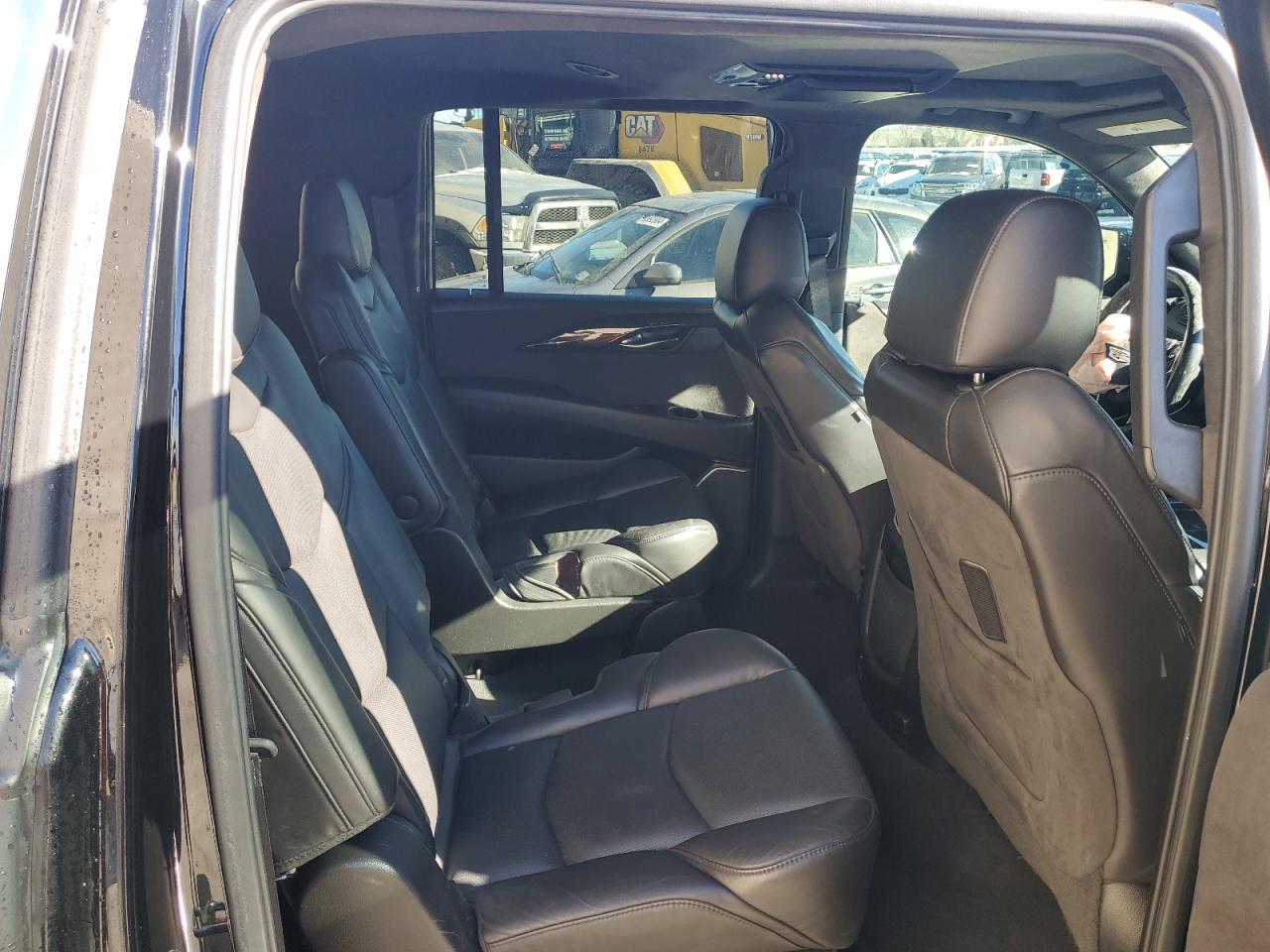 2020 Cadillac Escalade - Image 11