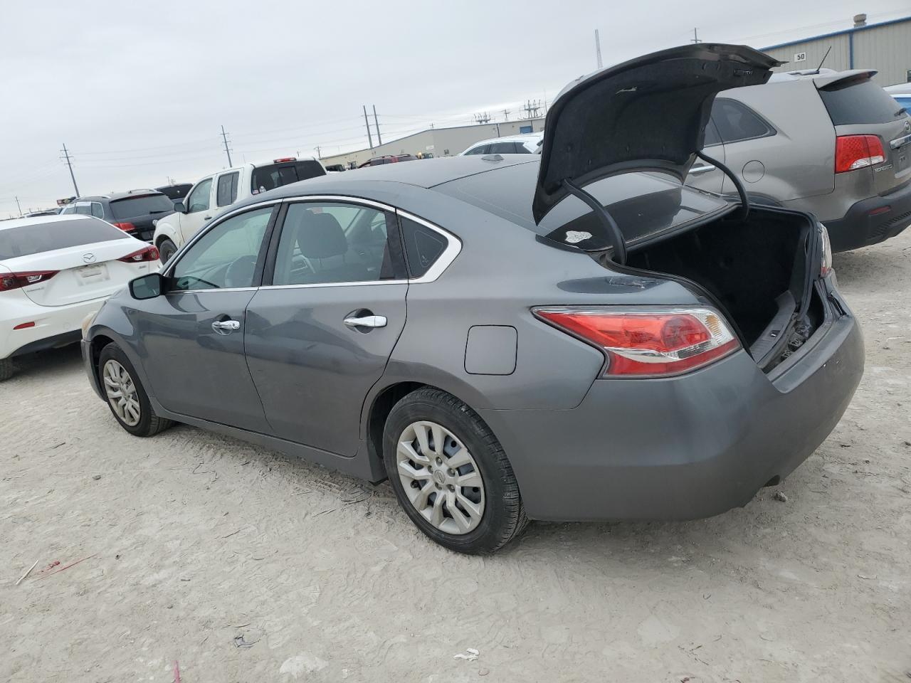 2015 Nissan Altima - Image 2