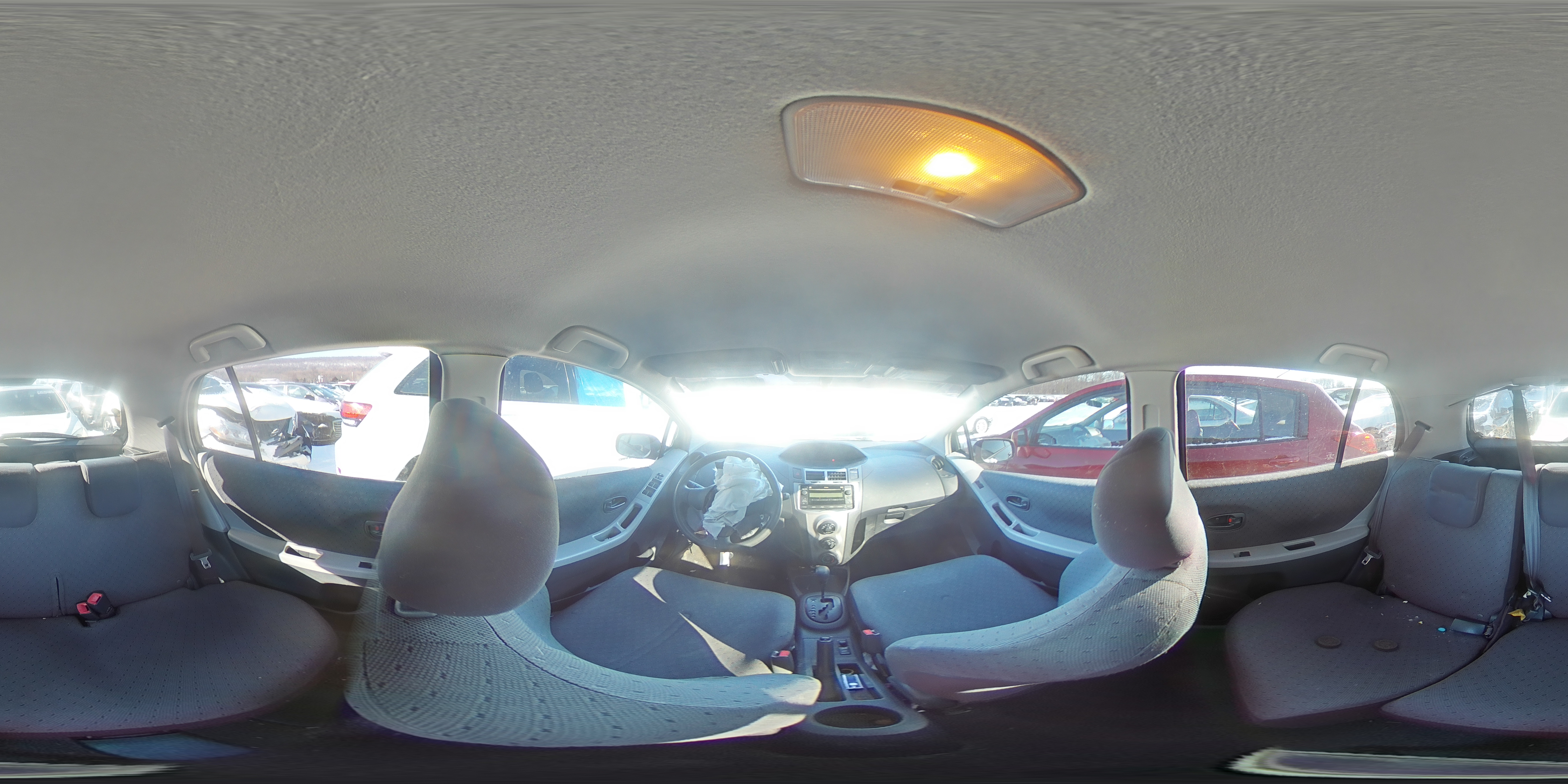 2011 Toyota Yaris - Image 13