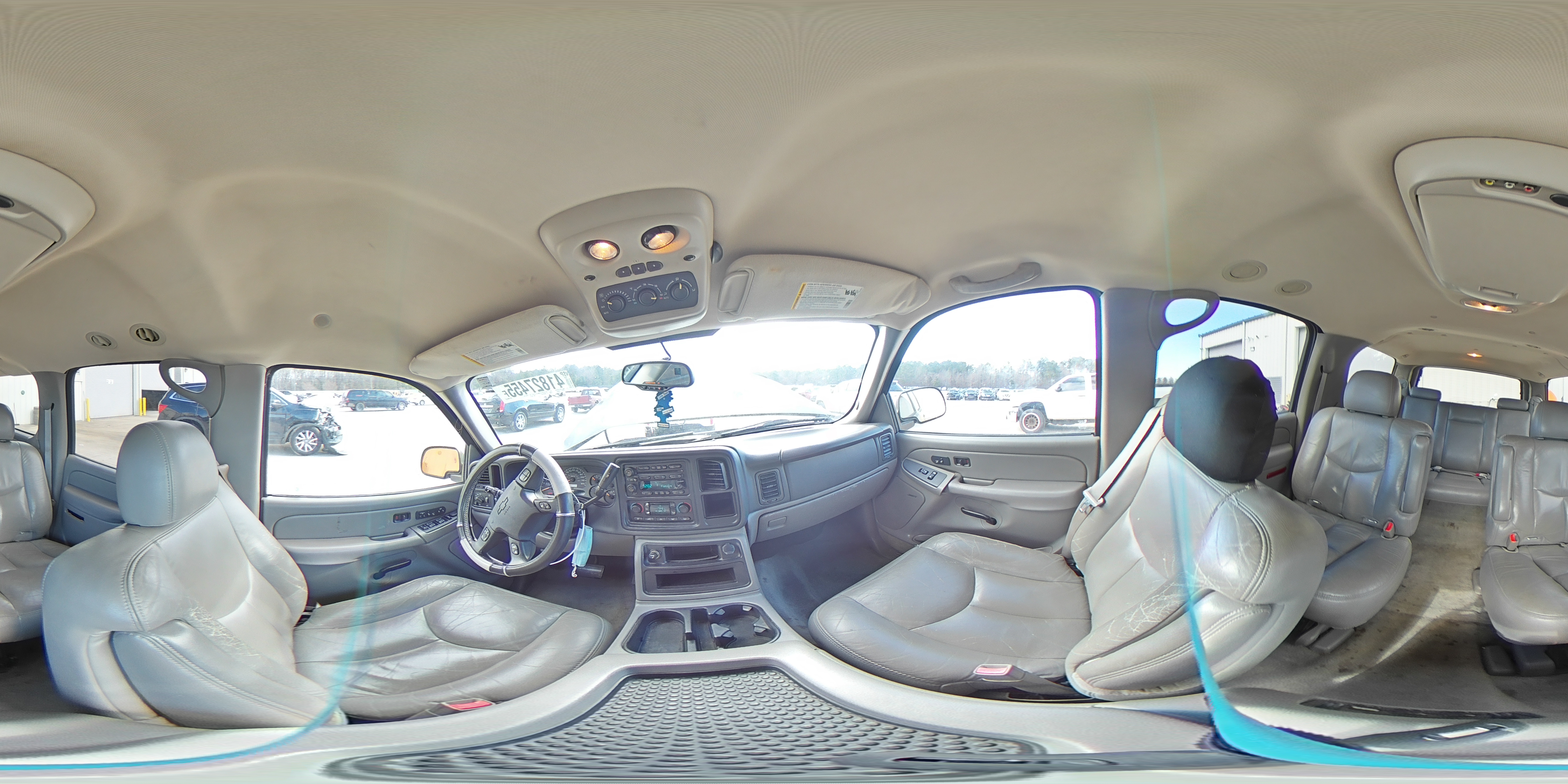 2004 Chevrolet Suburban - Image 13