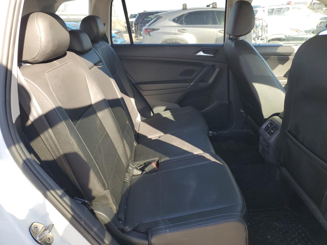 2018 Volkswagen Tiguan - Image 11