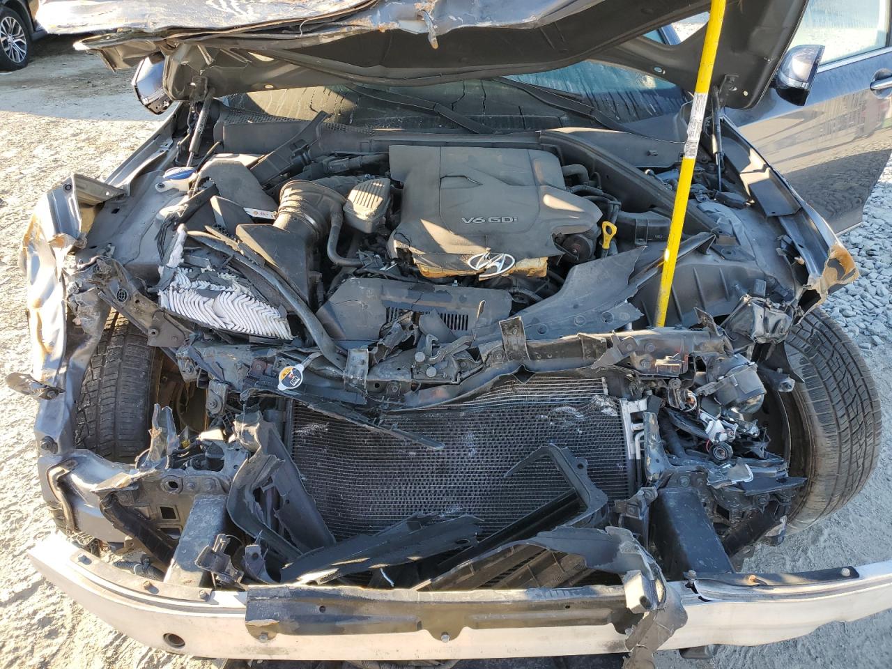 2016 Hyundai Genesis - Image 12