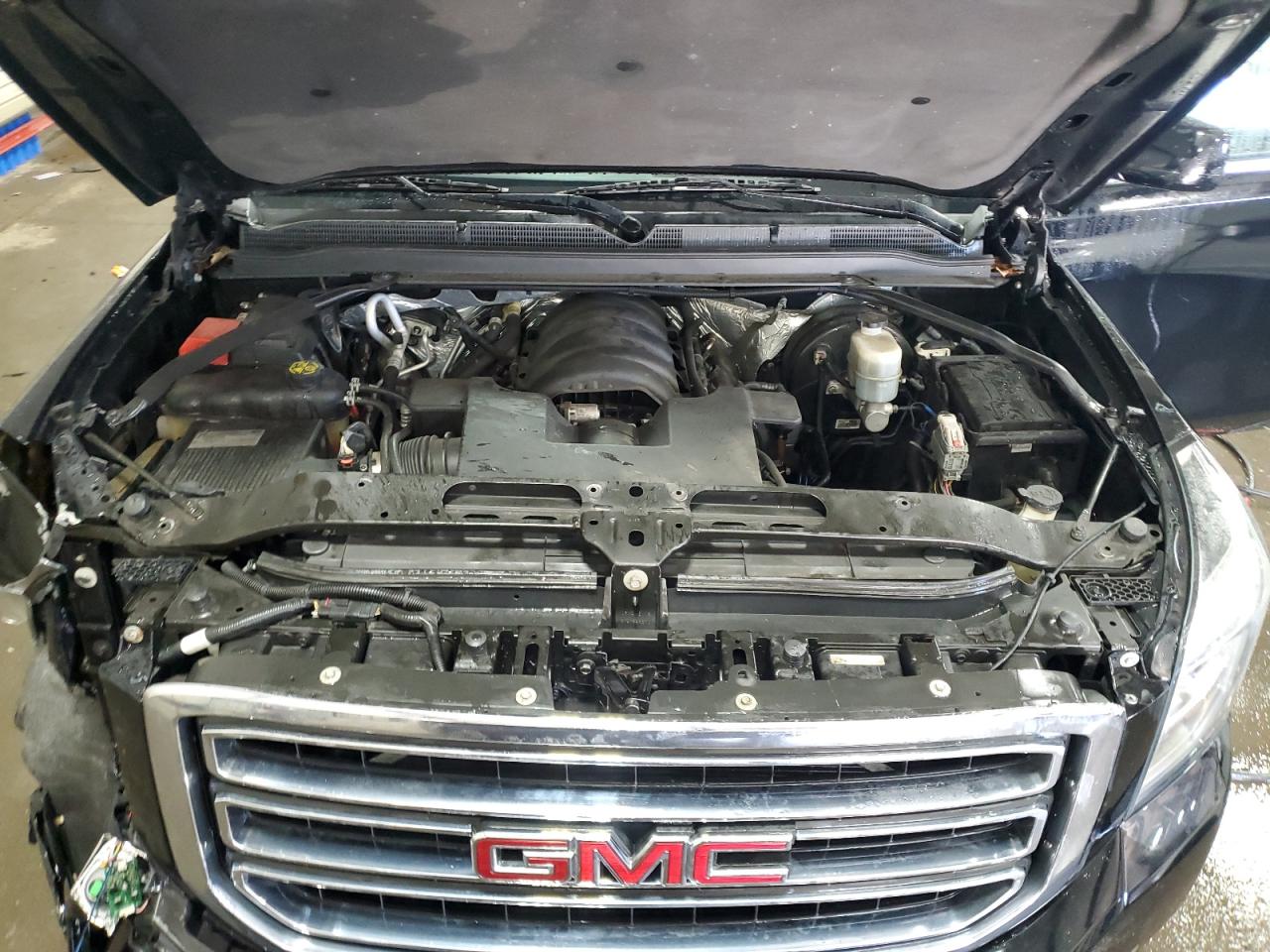 2016 GMC Yukon - Image 13