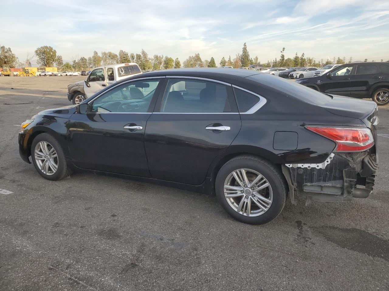 2015 Nissan Altima - Image 2