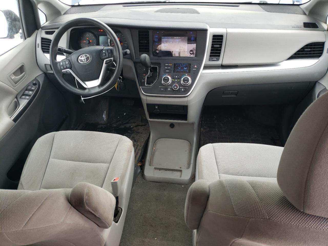 2015 Toyota Sienna - Image 8