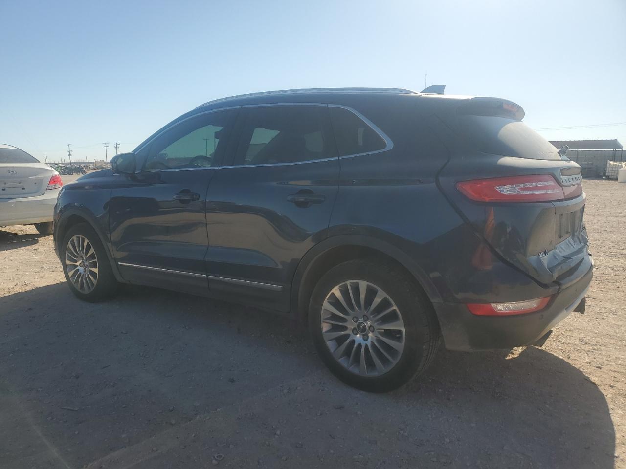 2015 Lincoln MKZ - Image 2