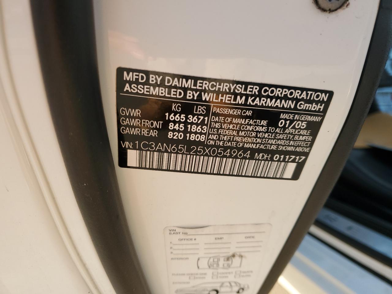 2005 Chrysler Crossfire - Image 12