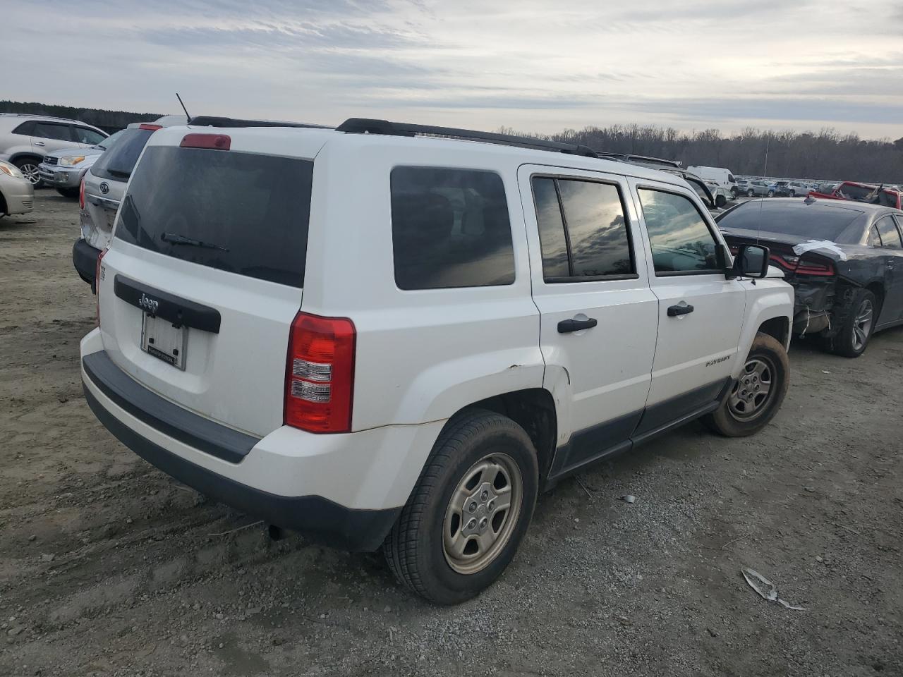 2015 Jeep Liberty (Patriot) - Image 3