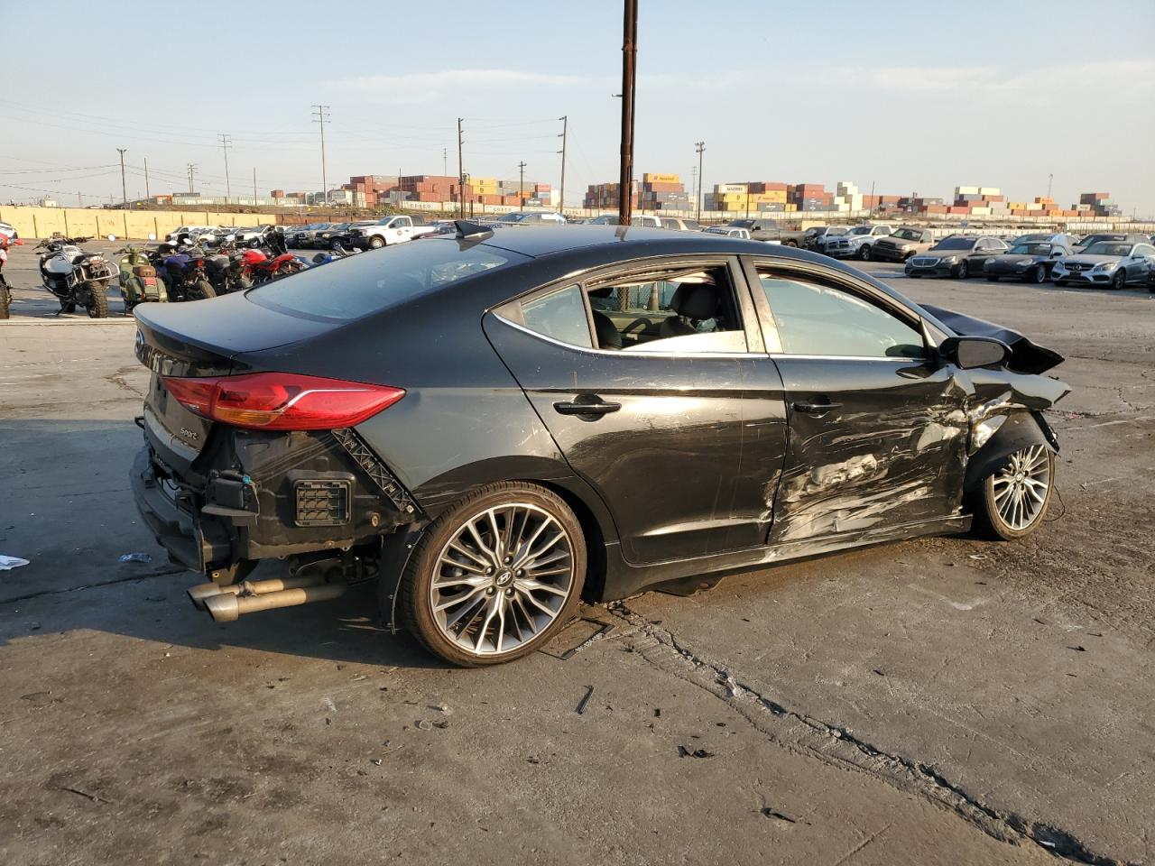 2017 Hyundai Elantra - Image 3
