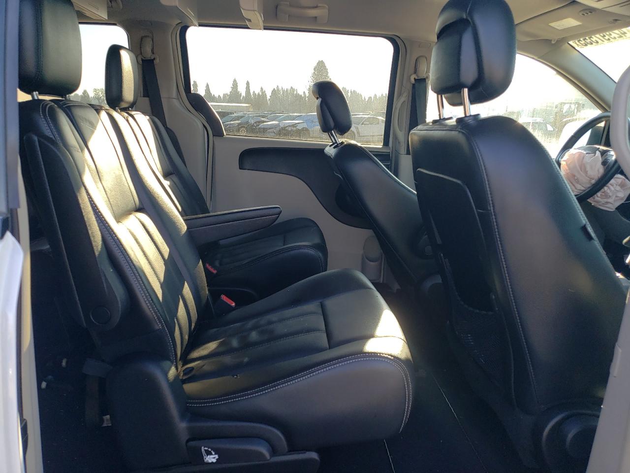 2012 Chrysler Town & Country - Image 10