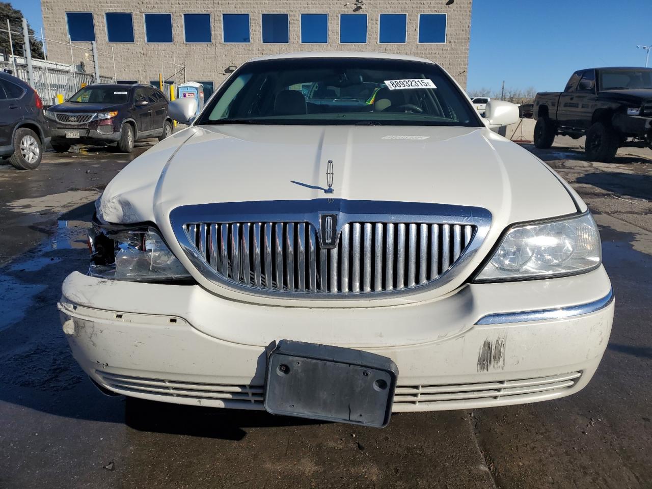 2003 Lincoln Town Car - Image 5