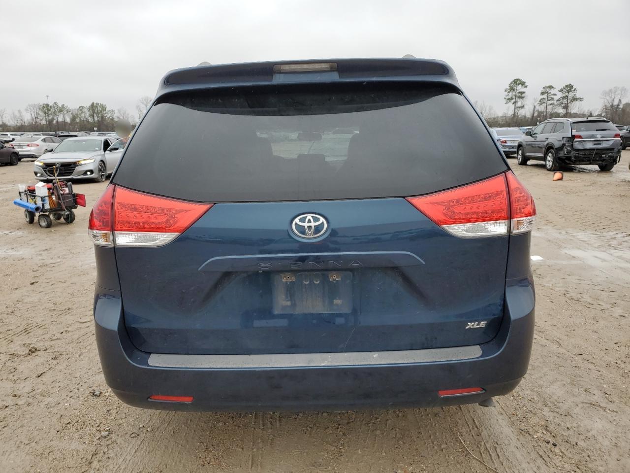 2012 Toyota Sienna - Image 6