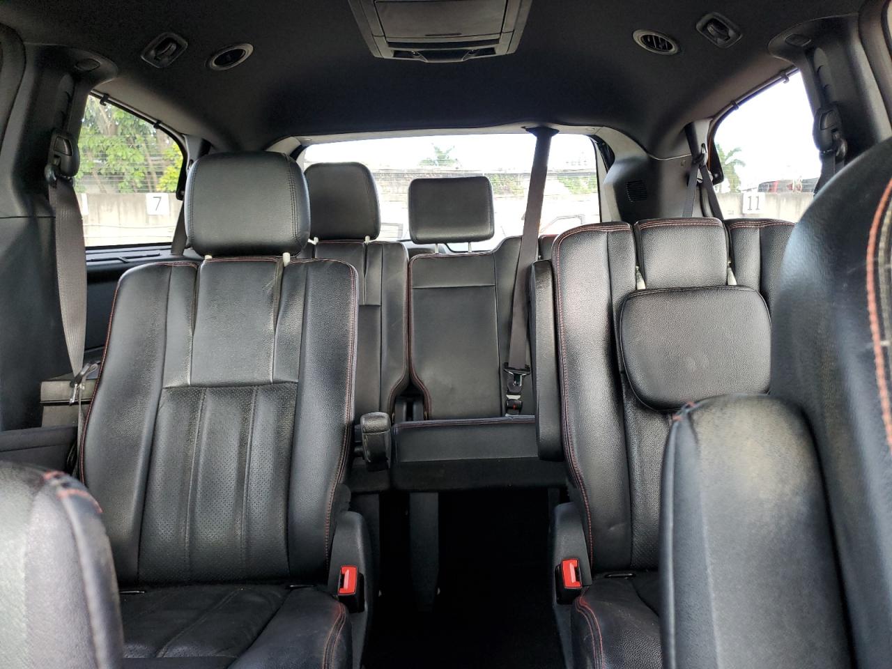 2017 Dodge Caravan - Image 10